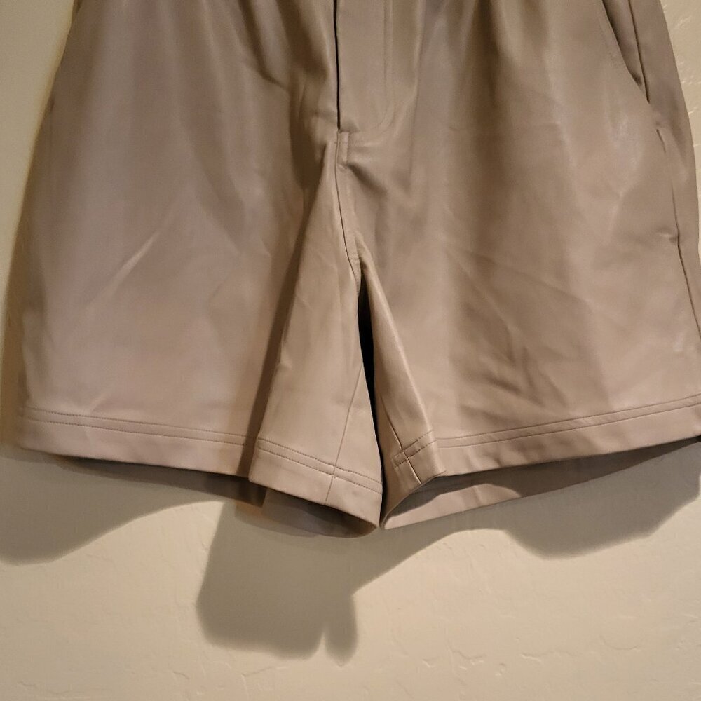 Modern Citizen Women’s Tan Kipp Paperbag Vegan Leather Shorts Size Medium NWOT - Picture 6 of 12